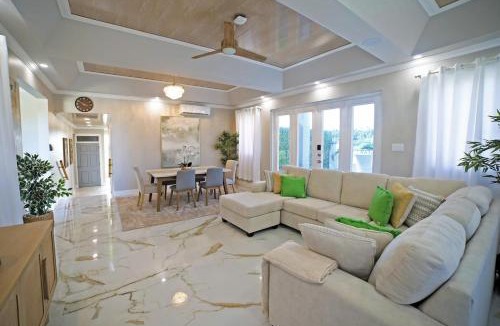 Fortescue House | 3BR Modern Villa w/Private Pool & Fire Pit
