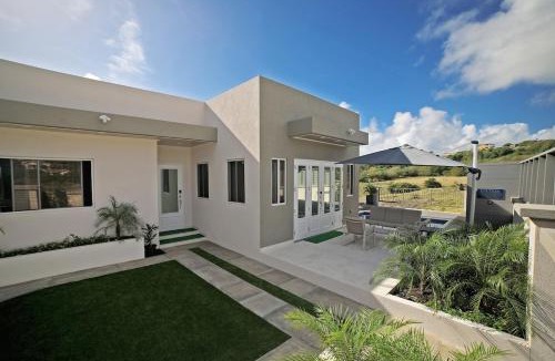 Fortescue House | 3BR Modern Villa w/Private Pool & Fire Pit