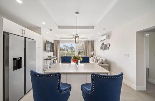 Little Battaleys Apartment | Coral Beach 101 2BR 2BR West Coast Condo, Pool, Rooftop, Beaches