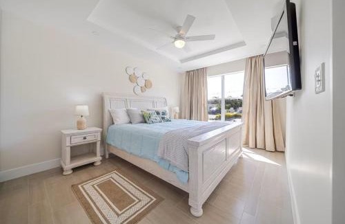 Little Battaleys Apartment | Coral Beach 101 2BR 2BR West Coast Condo, Pool, Rooftop, Beaches