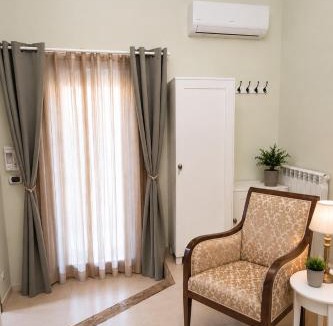 Canosa di Puglia House | A Casa Vostra-casa indipendente con wifi e terrazzo,2 bagni,2 camere a due passi dal centro