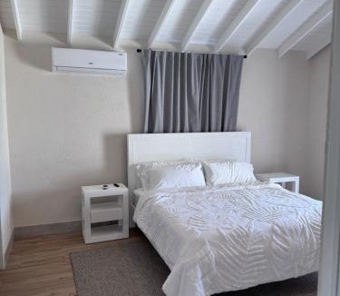Prospect Apartment | La Porta Della Casa - Sunset Pool Deck with 2 King Bedrooms