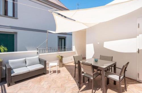 Sorrento Historic Centre Apartment | SorrentoVibes - Luxury New Sorrento Home with Terrace - Sleeps 12