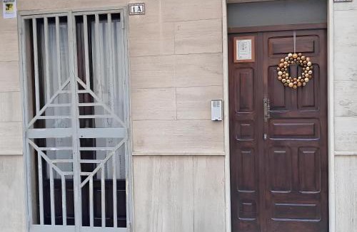 Canosa di Puglia House | A Casa Vostra-casa indipendente con wifi e terrazzo,2 bagni,2 camere a due passi dal centro