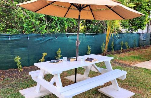Scarborough House | CoralStone Escape near beach and airport with private garden