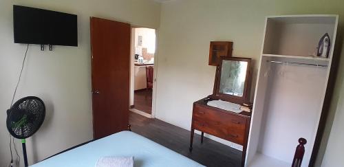 Haggatt Hall Apartment | CozyGetAway- US Embassy, MedPlus 10 mins away