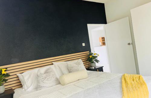 Boarded Hall Apartment | Chic Retreat BB, Bright, Gated 2BR Condo with pool and wifi