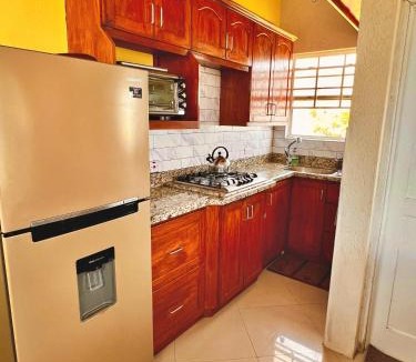 Ruby Apartment | Cozy Modern Upstairs 2 Bed A/C Apt Near 2 Everything