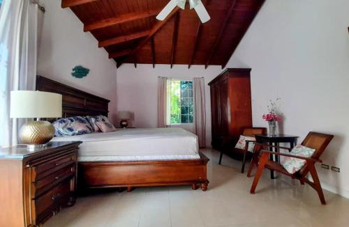 Maxwell House | Kismet Garden Cottages - Dover Beach