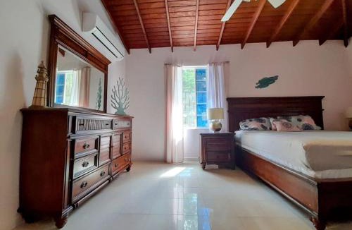 Maxwell House | Kismet Garden Cottages - Dover Beach