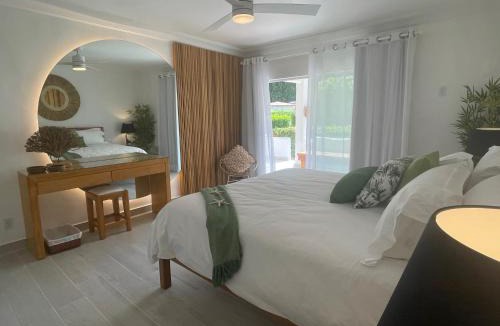 Porters Apartment | 49 Steps - Glitter Bay, St James