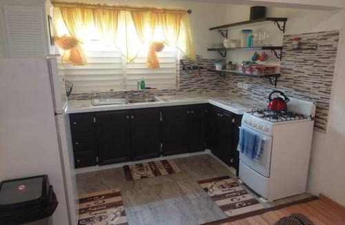 Blue Waters Apartment | Cozy, quiet 1 bedroom 2A near Beach near US Embassy