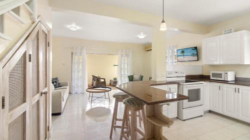 Blue Waters Apartment | Palm View 4