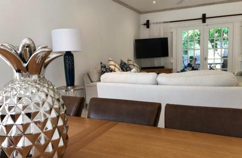 Little Battaleys Villa | Battaleys Mews