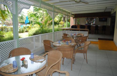 Maxwell Hotel | Sunbay Hotel- Daily Breakfast & Beach Access Included