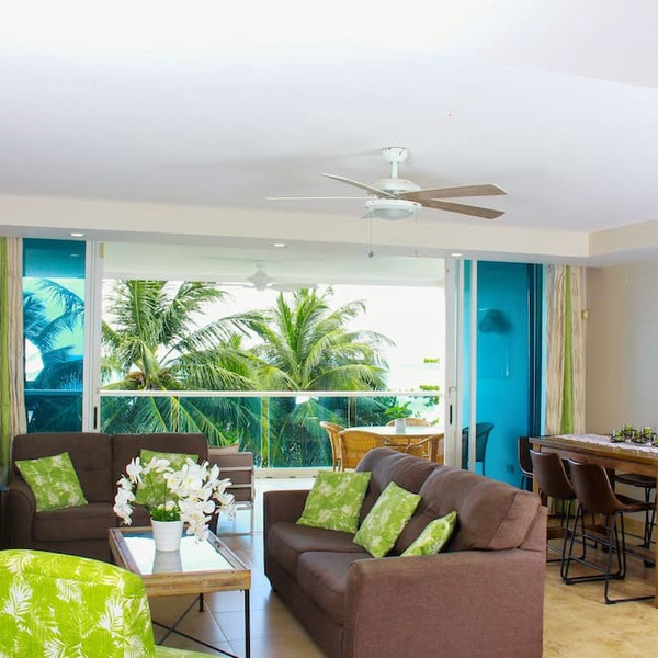 White Sand Beach Front, Turquois Blue Ocean View, Pools, Hot tub, Guarded,5 star