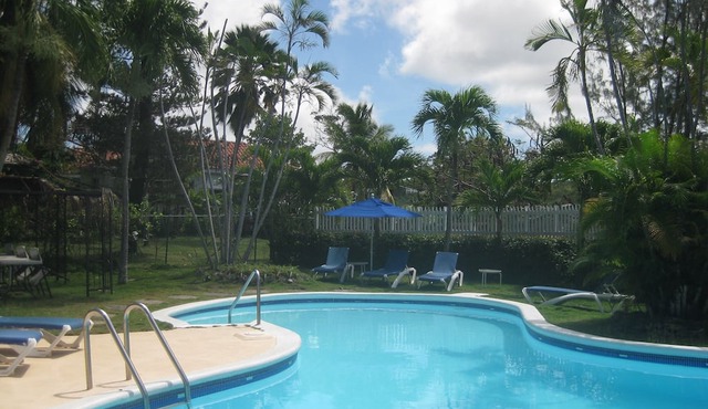 Gingerbread Cottage 2 bed with pool, seaviews, Nr Holetown St. James