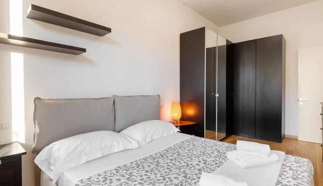 GuestHost - Quiet and cozy 60 sqm apartment, for 4 people, located on the 3rd floor of a period building in good condition with lift (NOT suitable for disabled people - some steps to access it). The property is located in San Jacopino/Doni district, a qu in Firenze