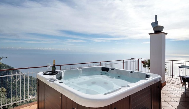 Apartment 'Appartamento Tramonto Superior' with Sea View, Wi-Fi and Air Conditioning
