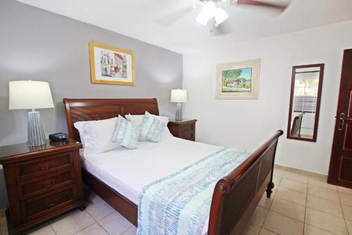 Oceanfront 2-bed Apt with Pool near Surfing - Rosalie 2