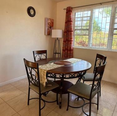 Charming Montrose 2-Bd Apartment