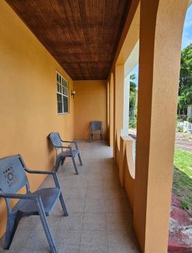 Wonderful 3 Bedroom Home Close To Everything