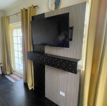Scarlett Studios 1- Modern Studio For Holidays & Extended Stays -Near Ross University & US Embassy- Accommodation With Optional Car Rental